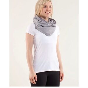 Lululemon Vinyasa Scarf Womens OS Gray Snap Button Infinity Wrap Athleisure